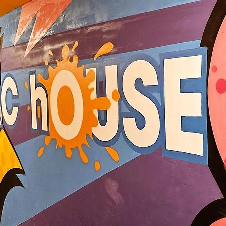 Arc House Pop Art Hostel มาดริด ภายนอก รูปภาพ