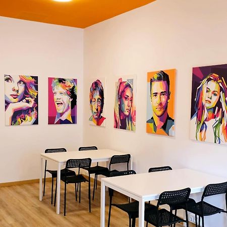 Arc House Pop Art Hostel มาดริด ภายนอก รูปภาพ