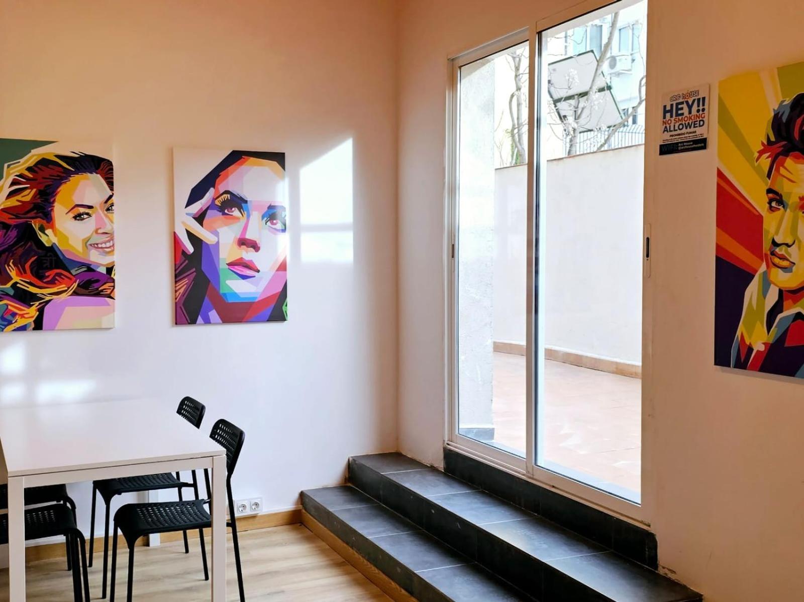 Arc House Pop Art Hostel มาดริด ภายนอก รูปภาพ