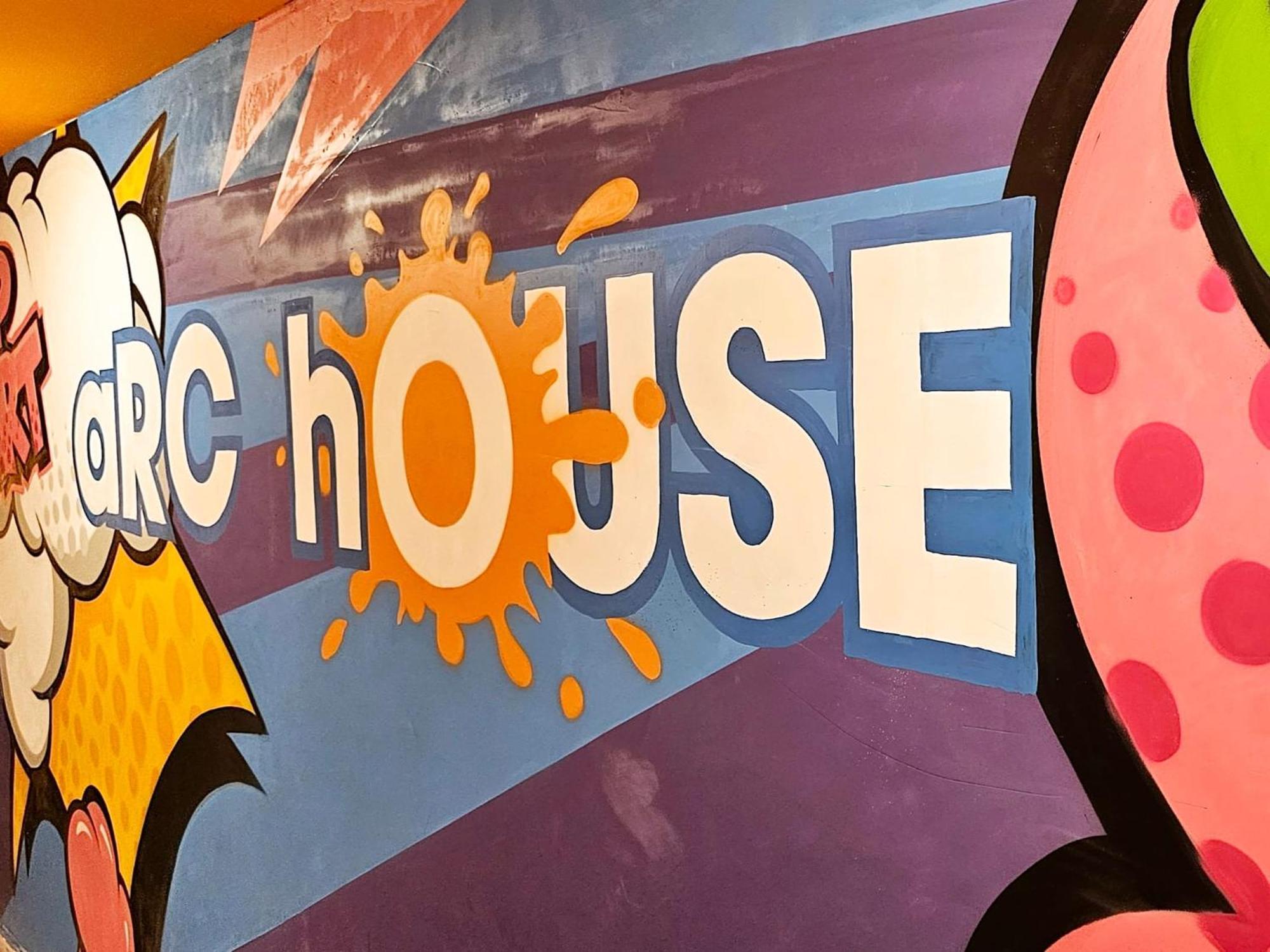 Arc House Pop Art Hostel มาดริด ภายนอก รูปภาพ